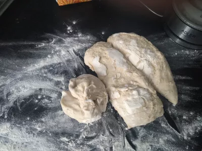 푹신한 코코 빵 레시피-비건 타히티 특산품 : 세 부분으로 자른 반죽