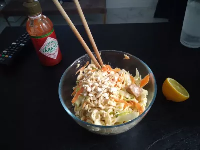 Какво да ядем с Coleslaw? Рецепта за салата от зеле от моркови, лесна и веганска : Какво да ядем с Coleslaw? Включете го в домашно приготвен рамен