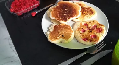 20 Min Banana / Raspberry Fluffy Vegan Pancakes : Bánh kếp chay nhân trái cây