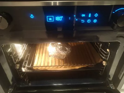 5 Langkah: Whole Burger + Fries Perfect Oven Reheating : Pemanasan cepat selama 3 menit pada suhu 180 ° C