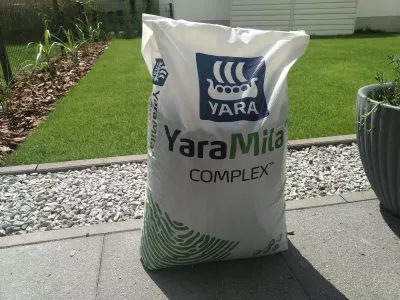 Gräsmatare YaraMila Complex: Hur Man Använder Det? : Yaramila Complex Gödsel 25 kg Väska med gödselmedel för trädgårdsgräsgödsel