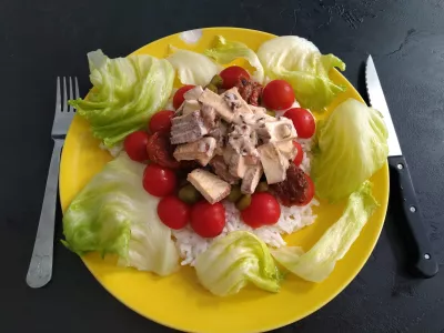 蔬菜速食米饭[素食主义者] : 纯素食速食饭配上一盘