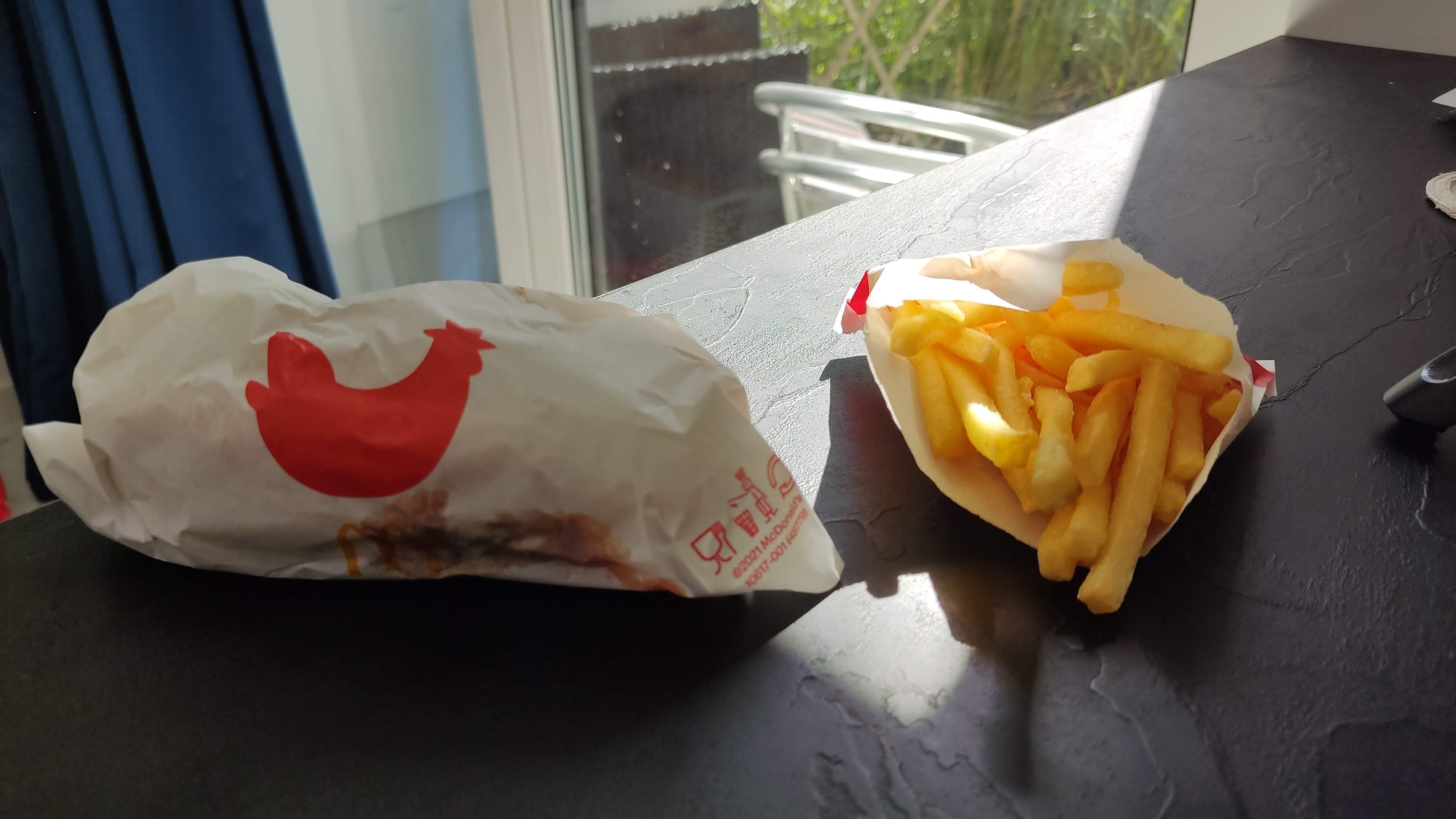 The 2 for U Offer at McDonald's: A Feast for Everyone : McDonalds 2forU offer with RedChikker and small fries order in Poland on Wolt